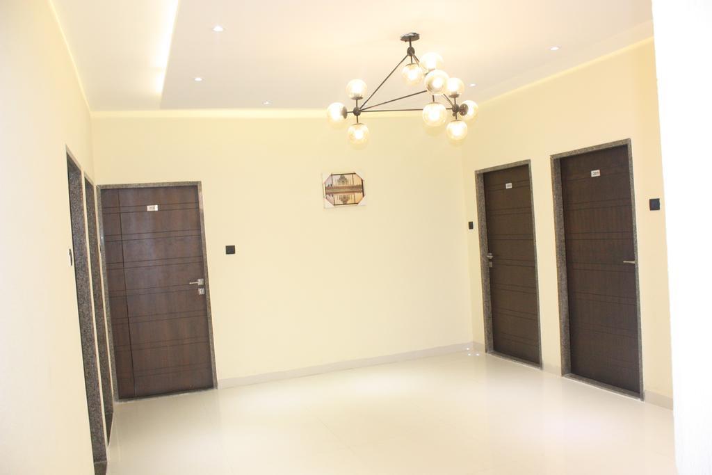 Stay10 Luxury Service * Indore