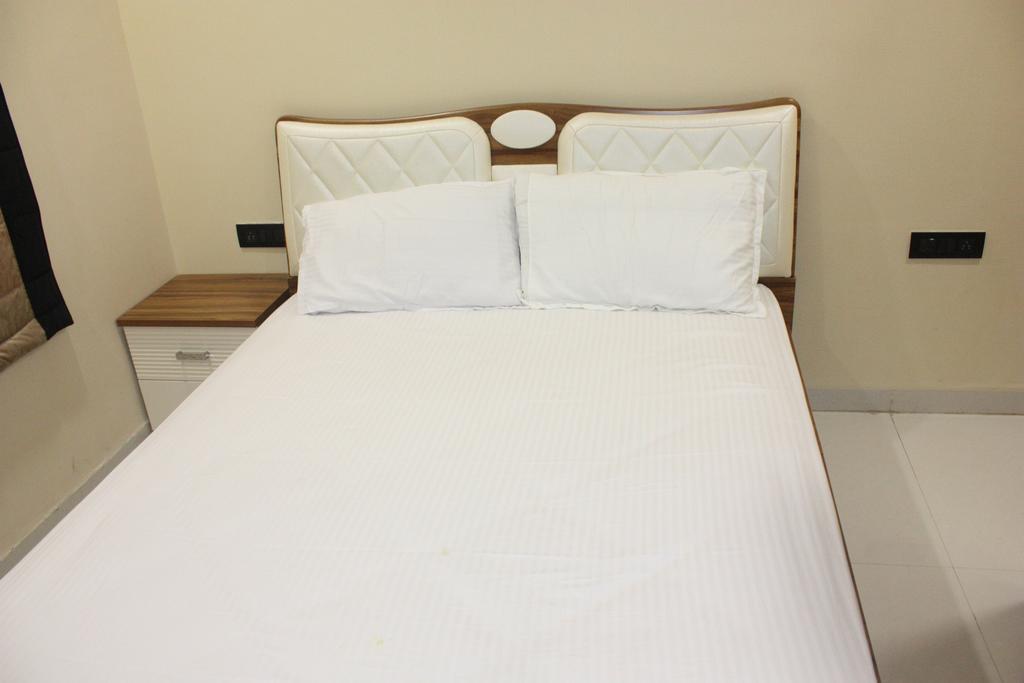 Stay10 Luxury Service * Indore