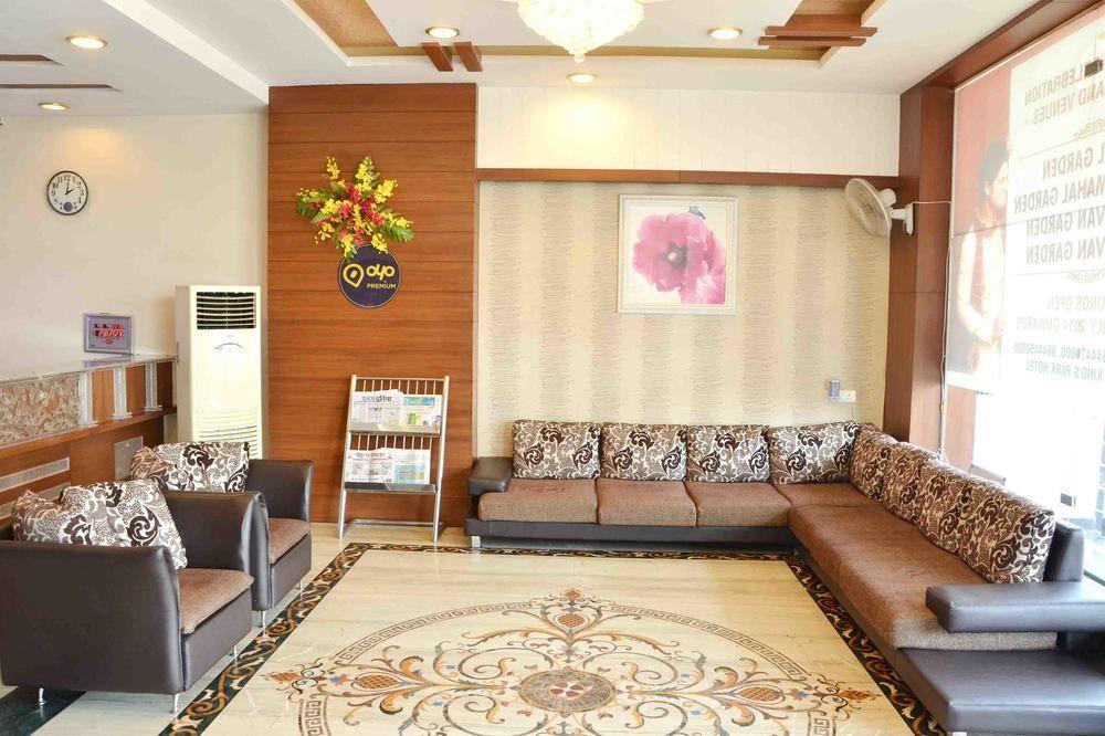 Fabhotel Kings Park A.b. Road Hotel