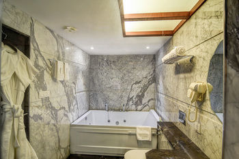 Hotel Capital O 14448 Sapphire Star Indore