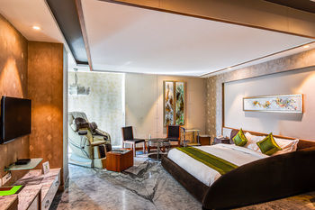 Capital O 14448 Sapphire Star Hotel 3*