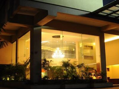 Western O2 Hotel