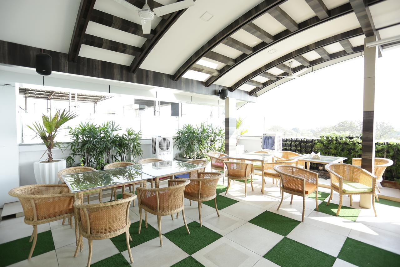 Hotel Treebo Daksh Residency Indore