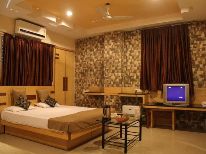 Paradise Hotel