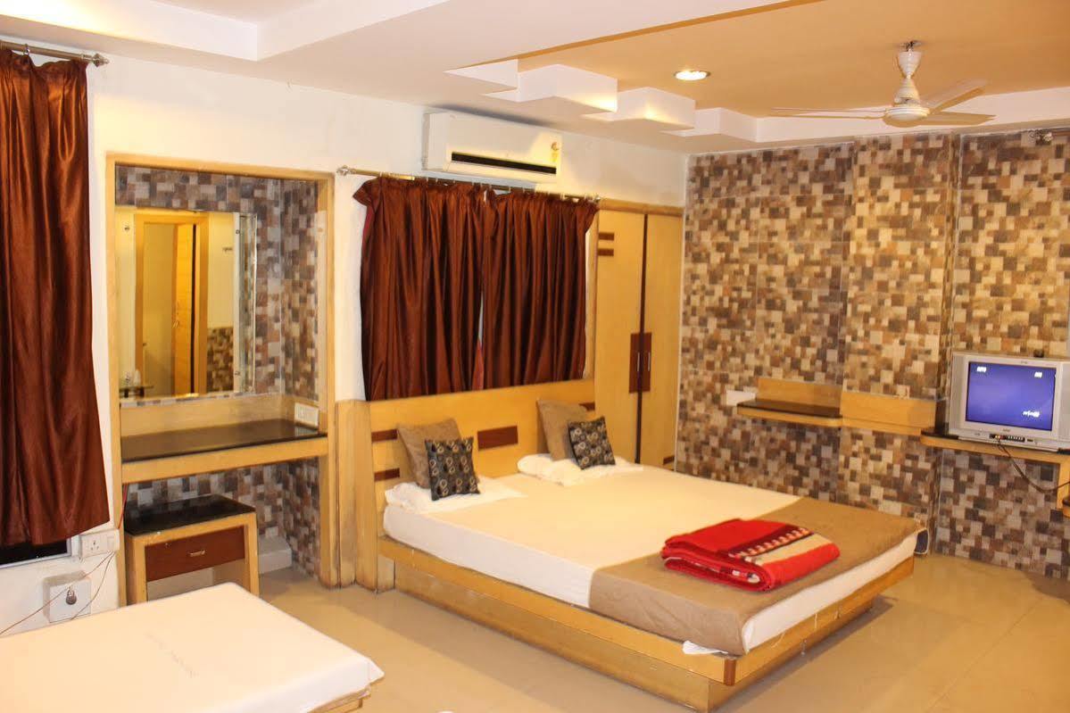Paradise Hotel