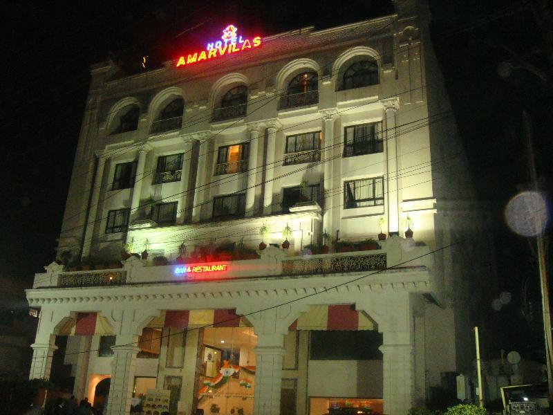 Hotel Amarvilas 3*