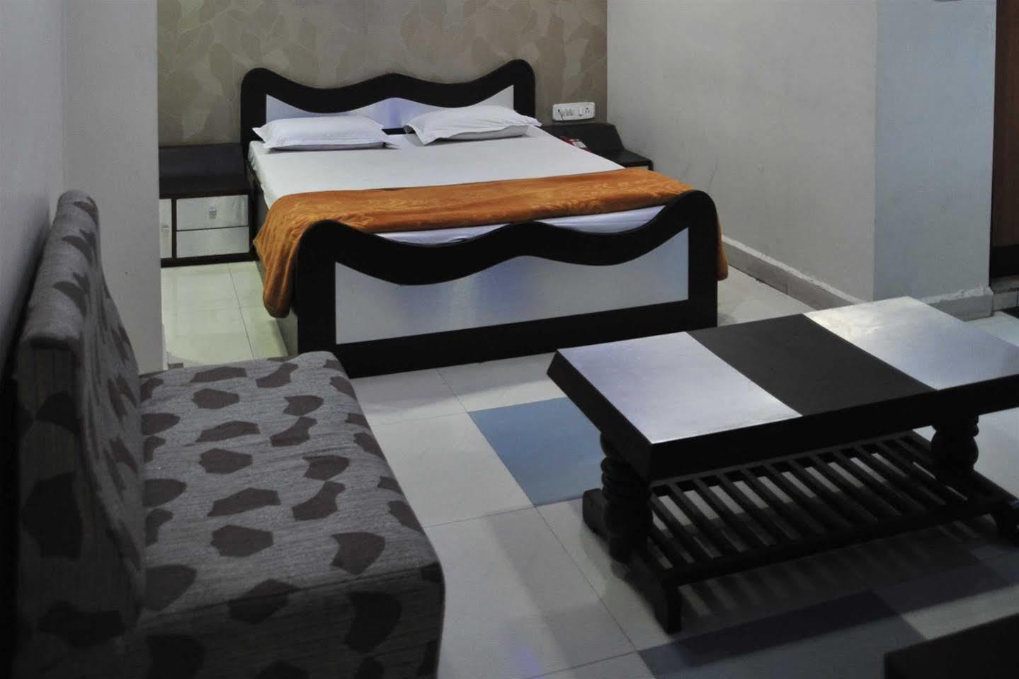 Hotel Fabhotel Galaxy Bhanwar Kuan 3*