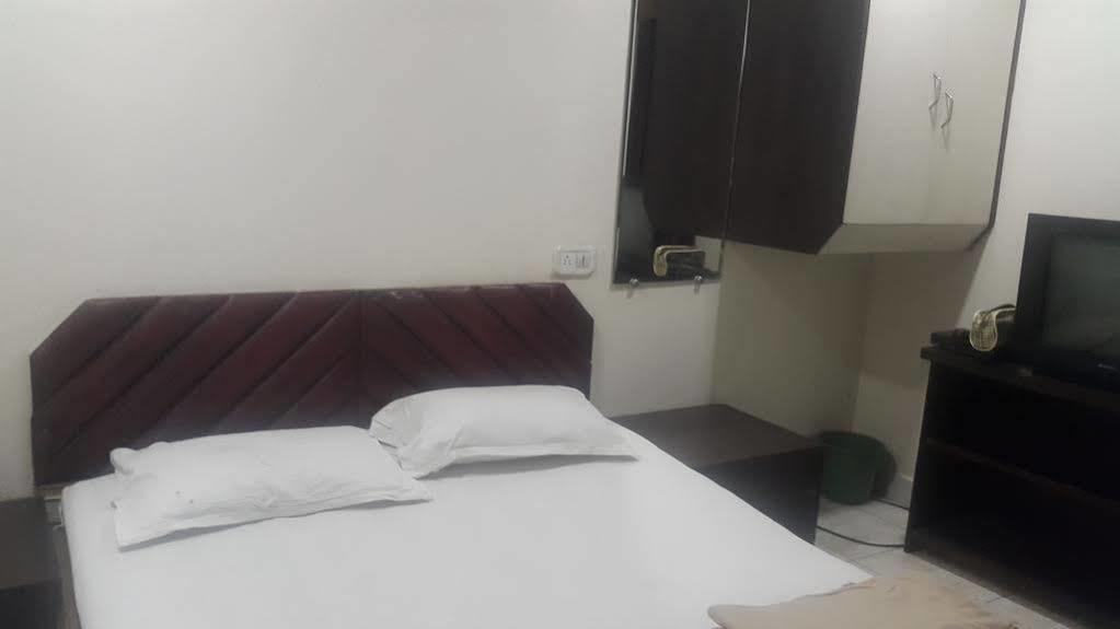 Hotel Fabhotel Galaxy Bhanwar Kuan 3*
