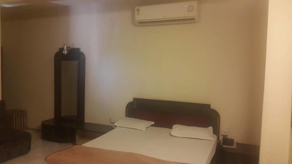 Hotel Fabhotel Galaxy Bhanwar Kuan 3*