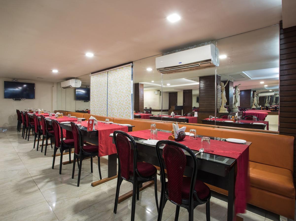 Hotel Oyo Flagship 140 Amaltas Ab Road 3*