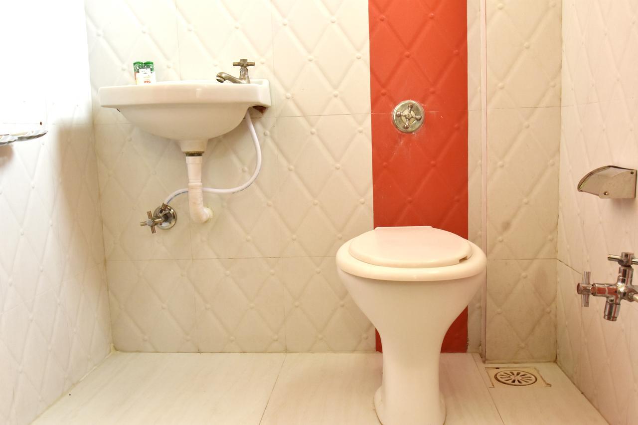 Hotel Oyo 7421 Relex Indore
