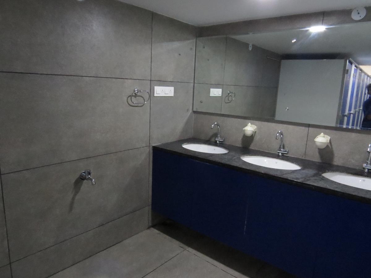 Jainam Capsule hotel 2*