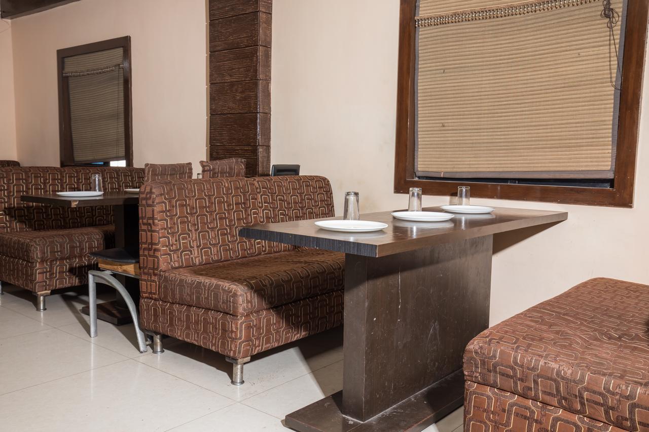 Oyo 3036 Lords Regency Indore