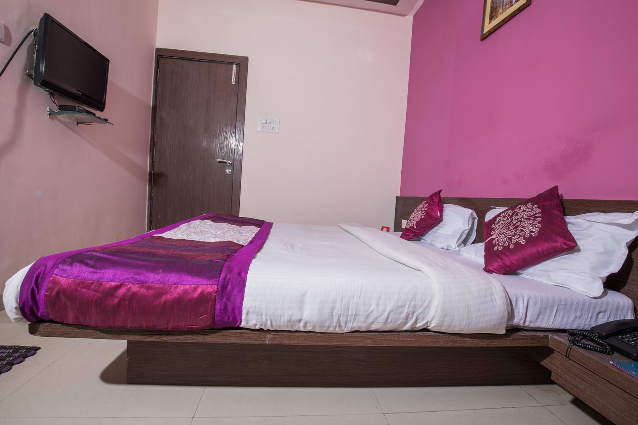 Oyo 3036 Lords Regency Indore