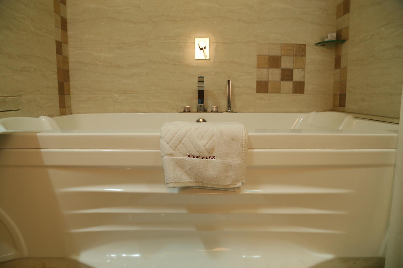 Amarvilas Hotel