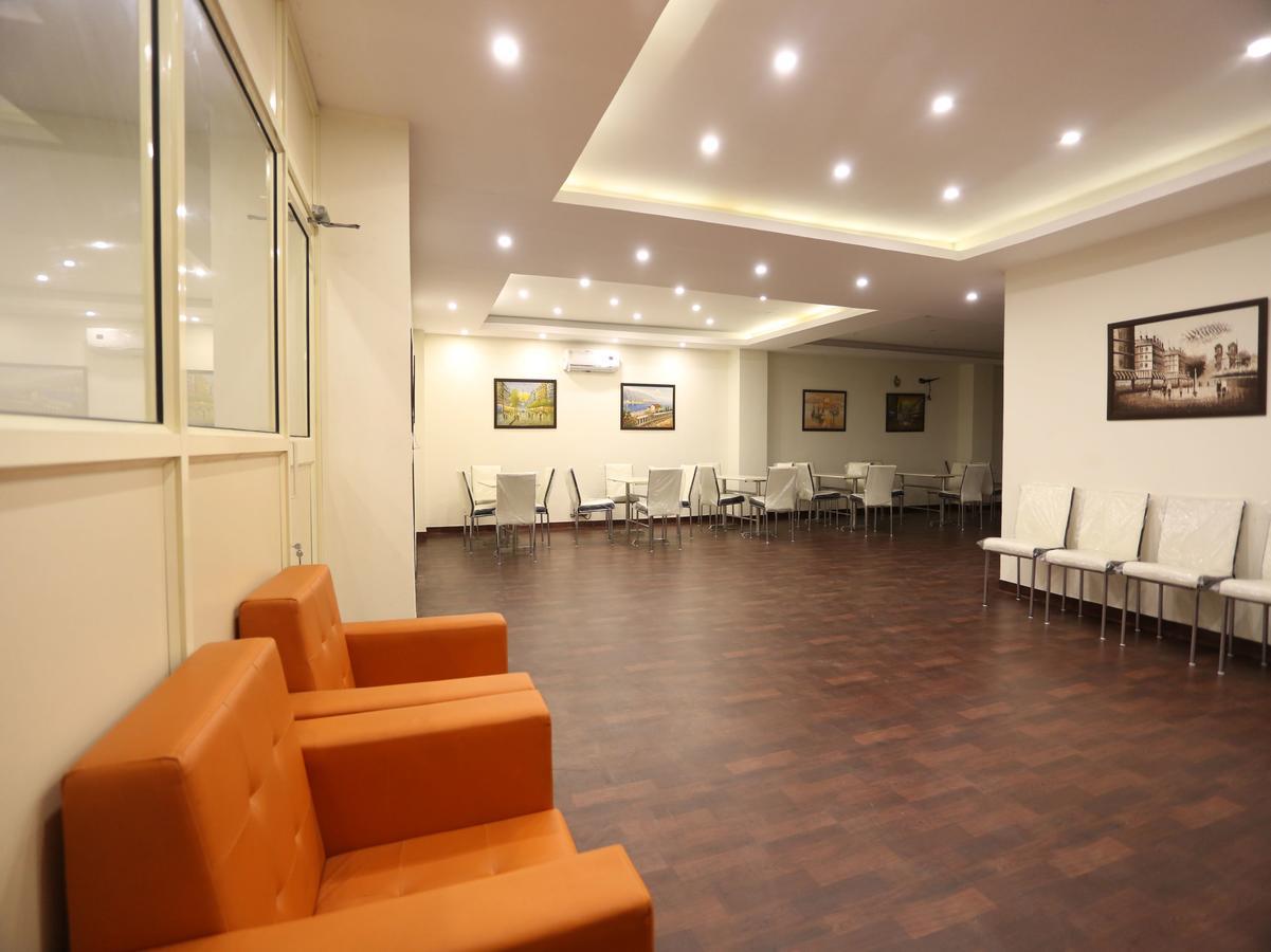 Oyo 2760 Chanakya Hotel 3*
