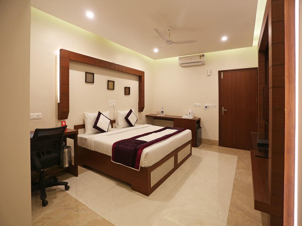 Oyo 2760 Chanakya 3*