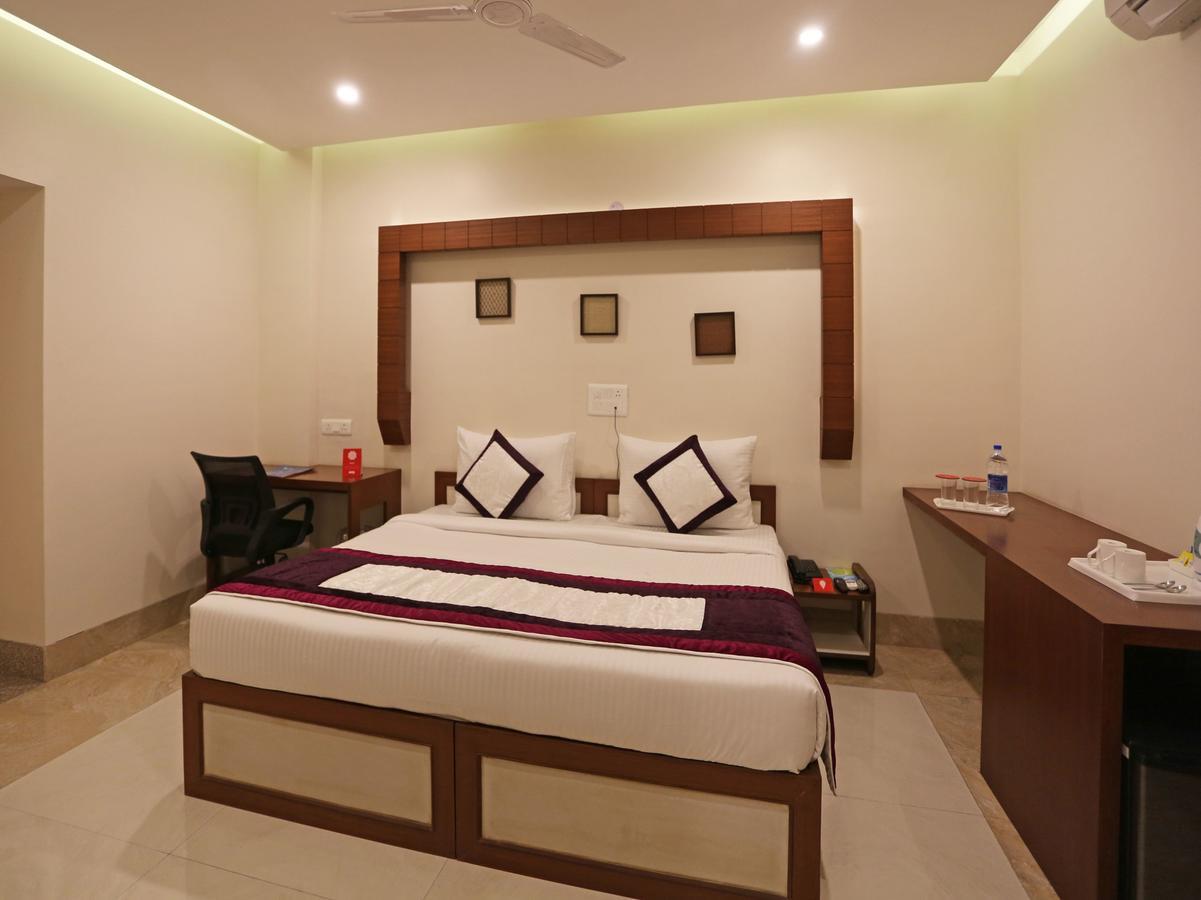 Hotel Oyo 2760 Chanakya 3*