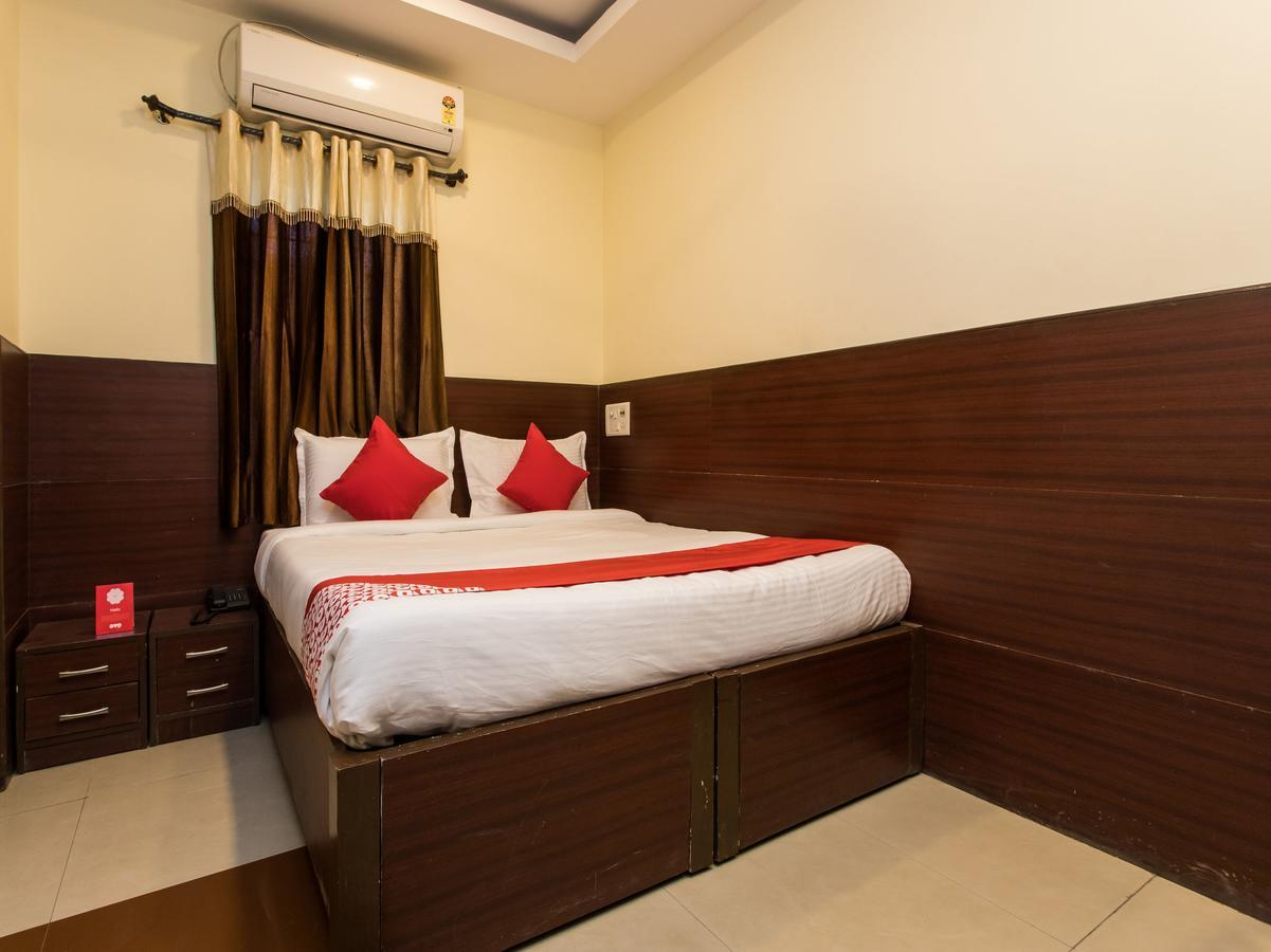 Oyo 11945 Glory Palace 3*