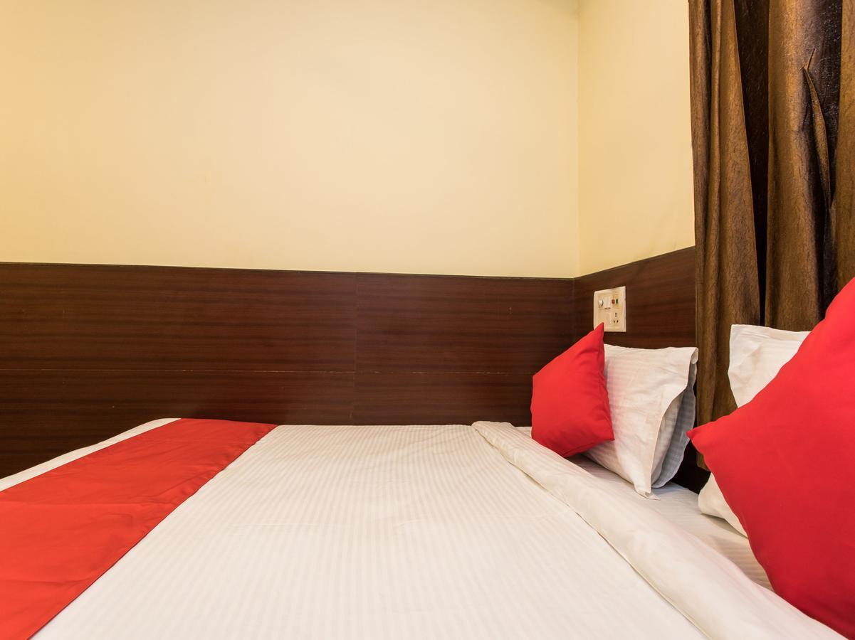 Oyo 11945 Glory Palace 3*