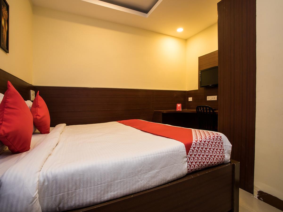 Oyo 11945 Glory Palace 3*