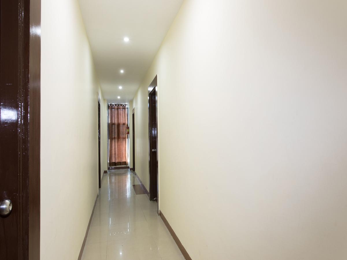 Oyo 11945 Glory Palace Hotel Indore