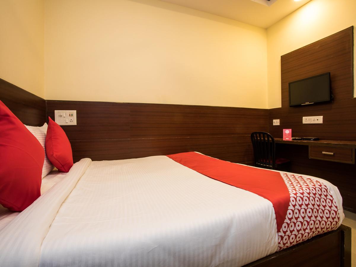 Hotel Oyo 11945 Glory Palace