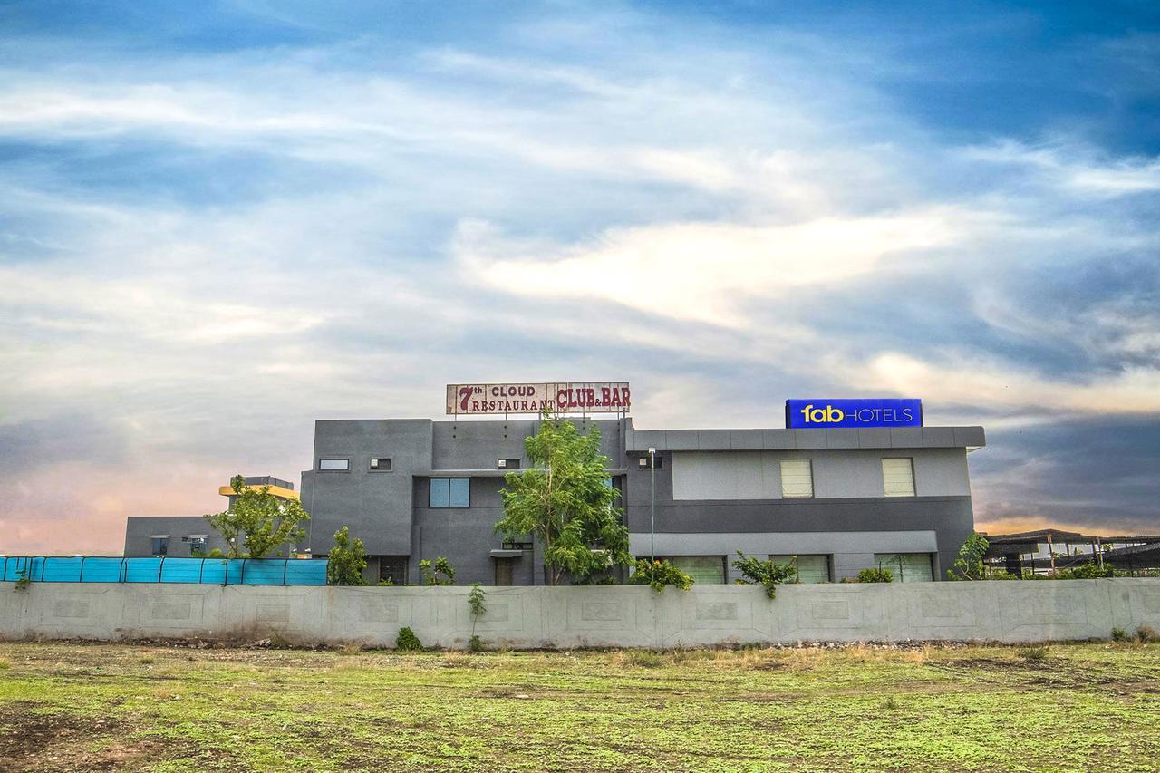 Hotel Fabhotel 7th Cloud Ab Road Indore
