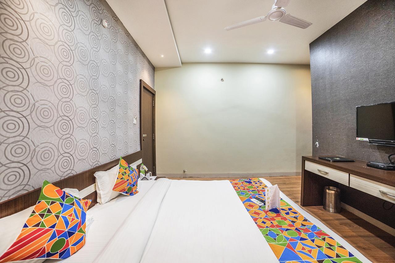Fabhotel 7th Cloud Ab Road Hotel