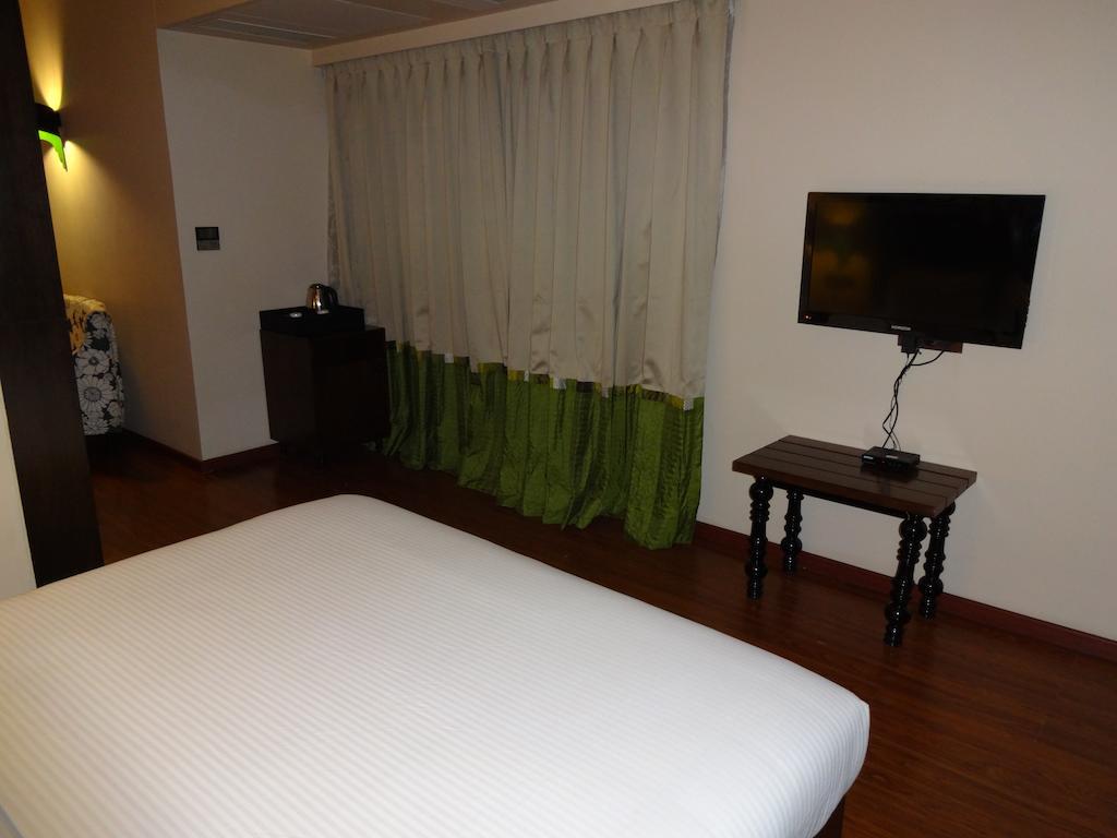 Western O2 Hotel