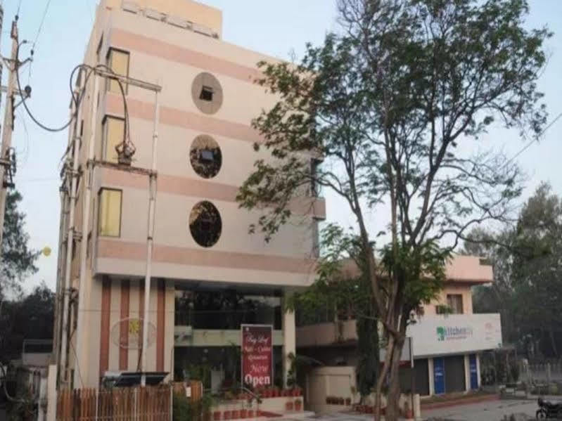 Fabhotel Amrit Residency 3*