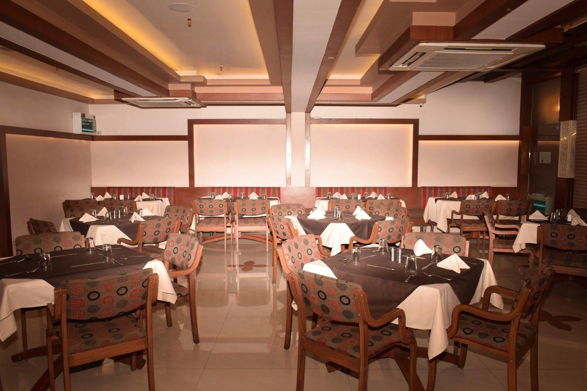 Fabhotel Amrit Residency 3* Indore