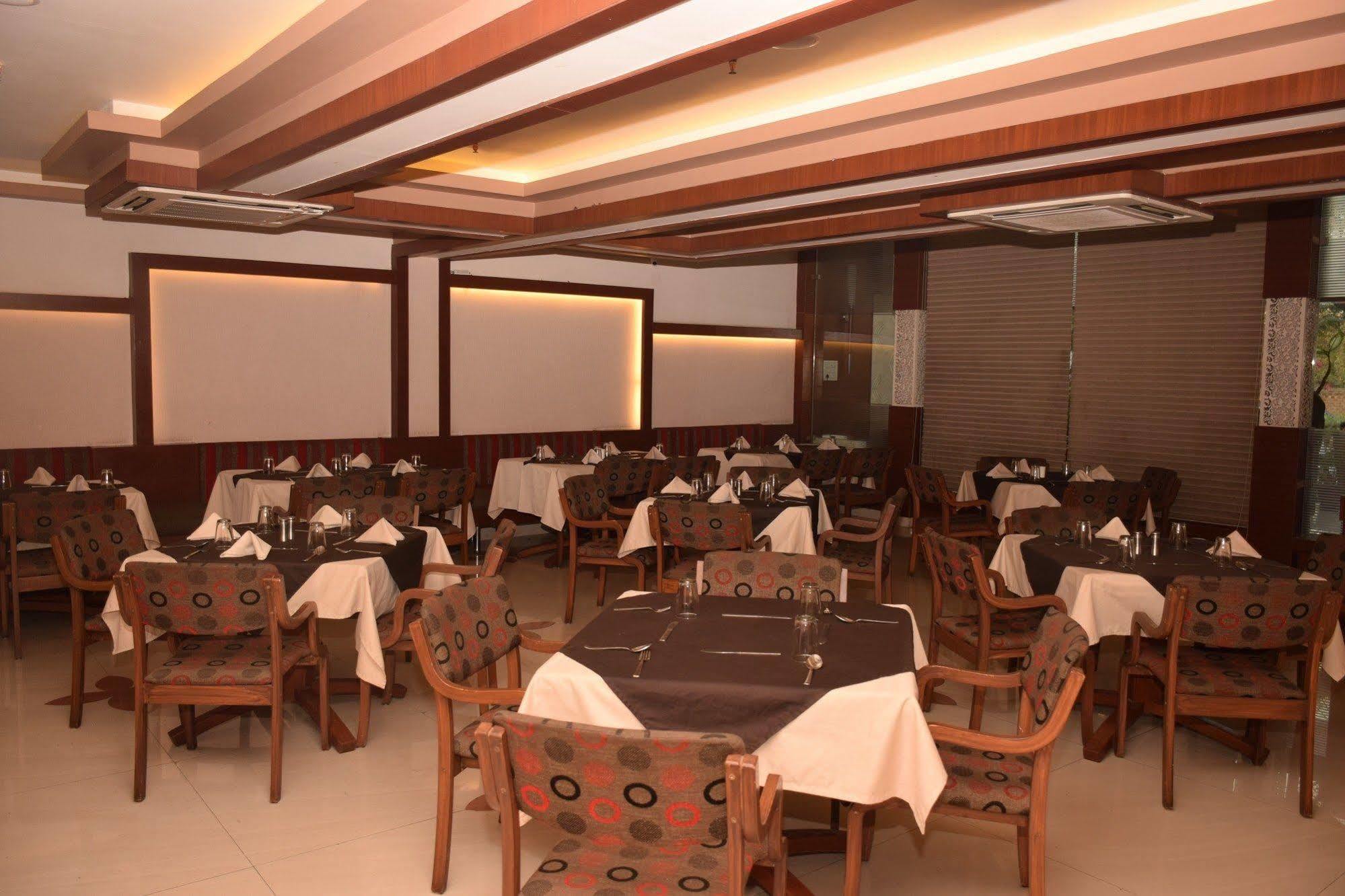 Fabhotel Amrit Residency Indore