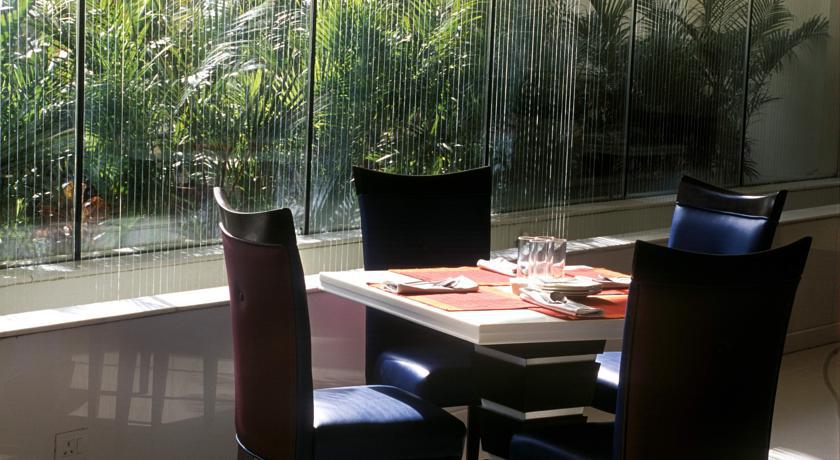 Hotel Sarovar Portico 4*