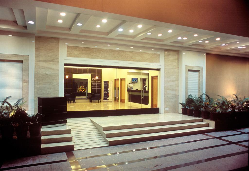 Sarovar Portico 4*
