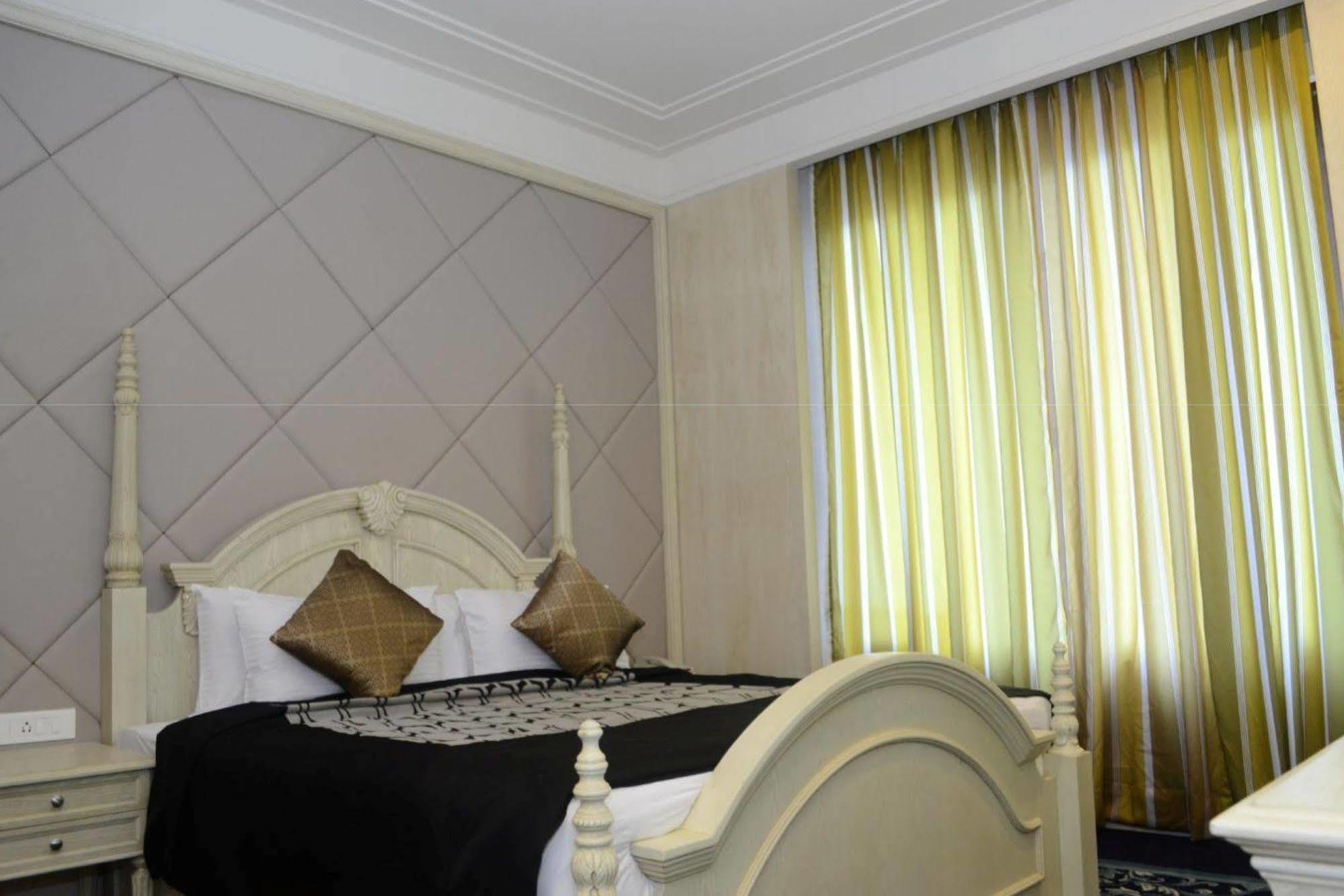Sheraton Grand Palace 5*