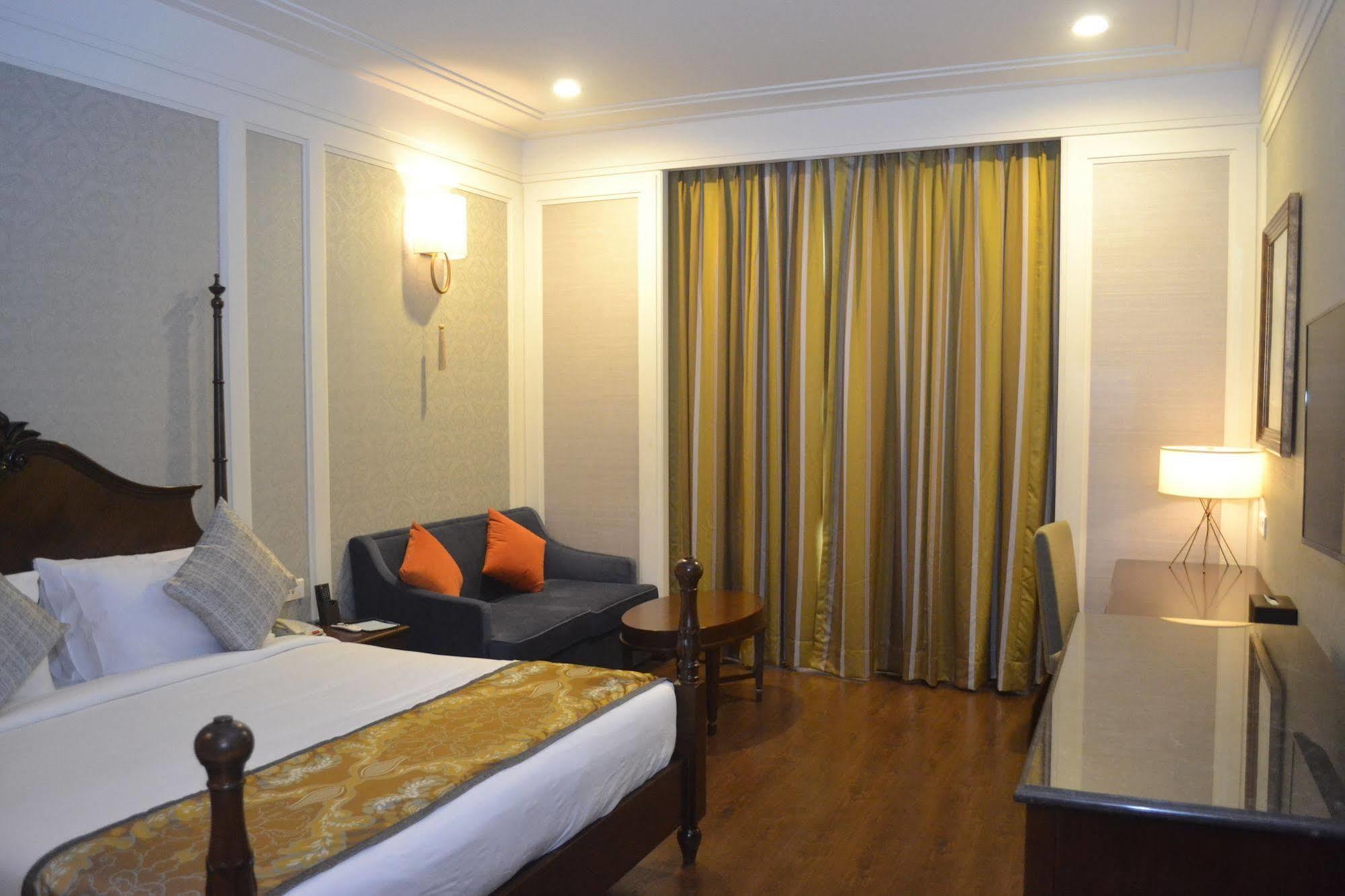Sheraton Grand Palace Hotel 5*