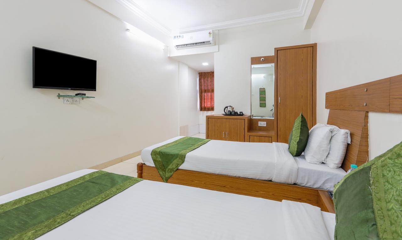Treebo Omni Palace Hotel 3*