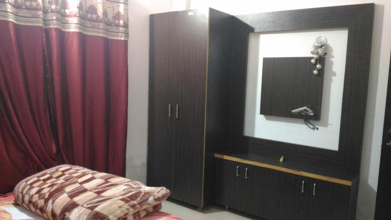 Ashta Lakshmi Tourist *