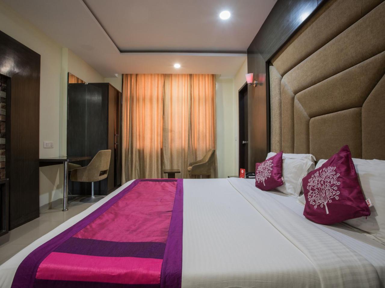 Hotel Capital O 1546 The Sensation Indore