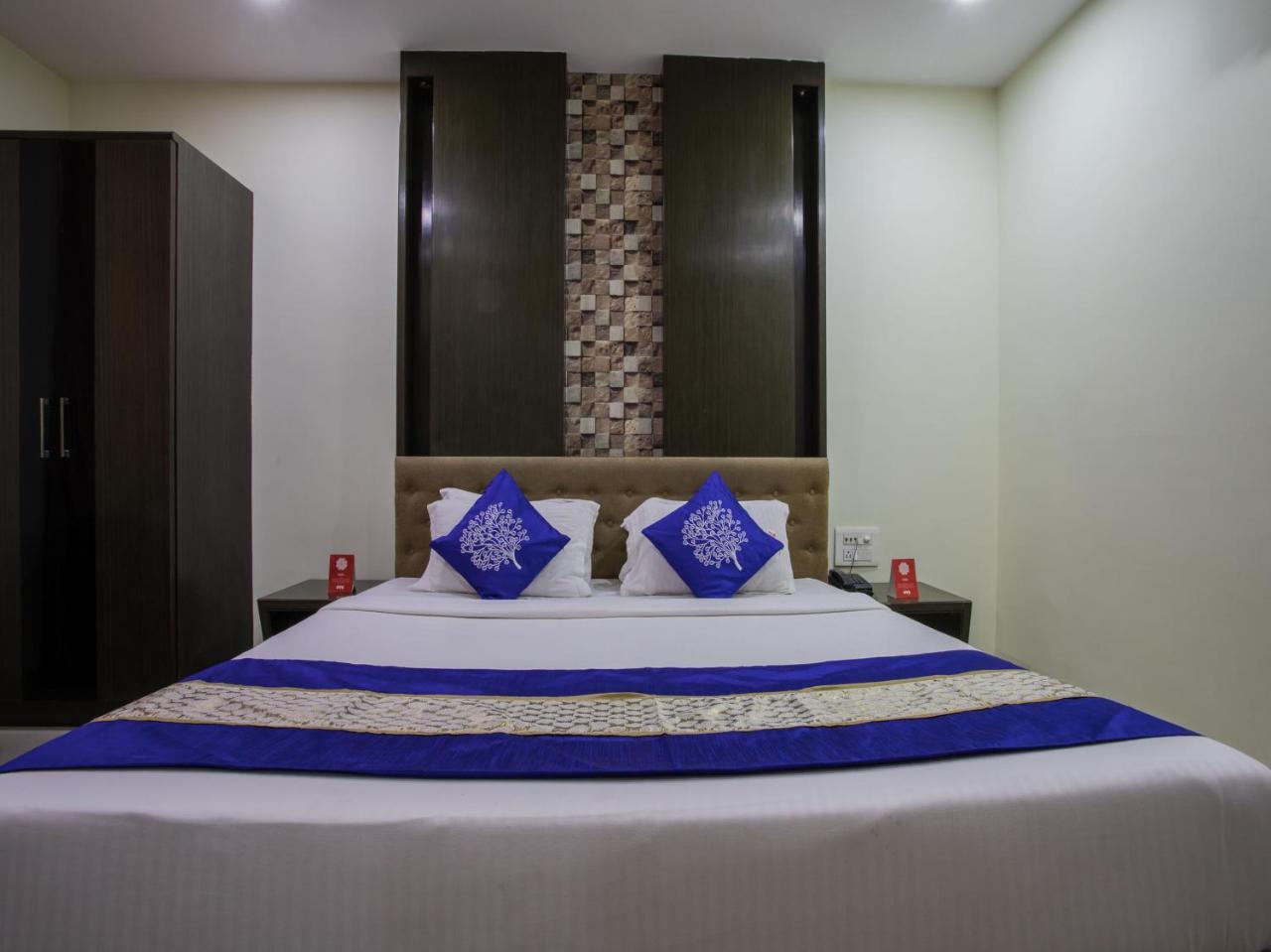 Hotel Capital O 1546 The Sensation Indore