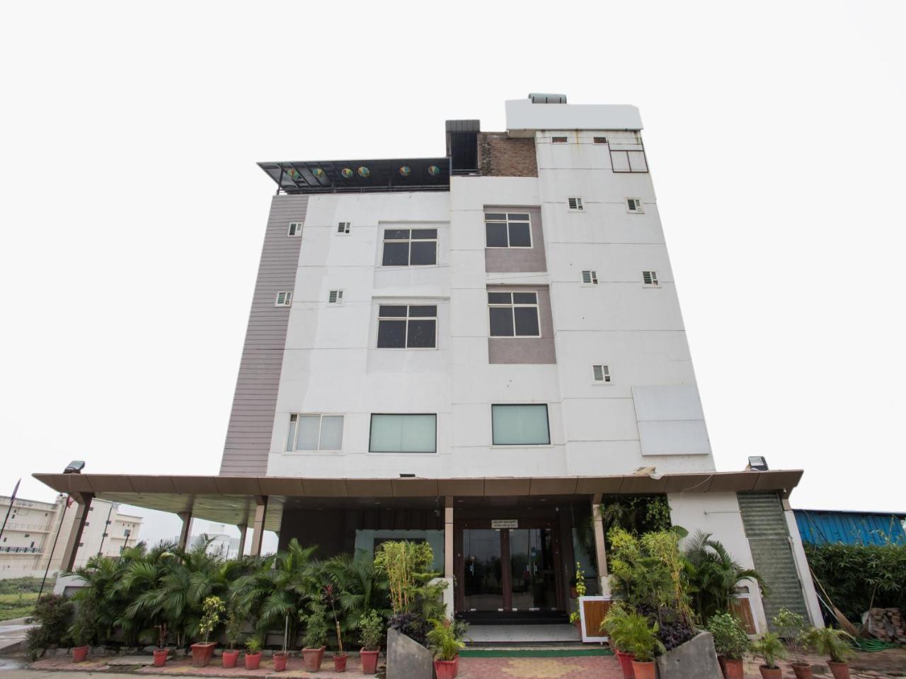 Capital O 1546 The Sensation 3* Indore