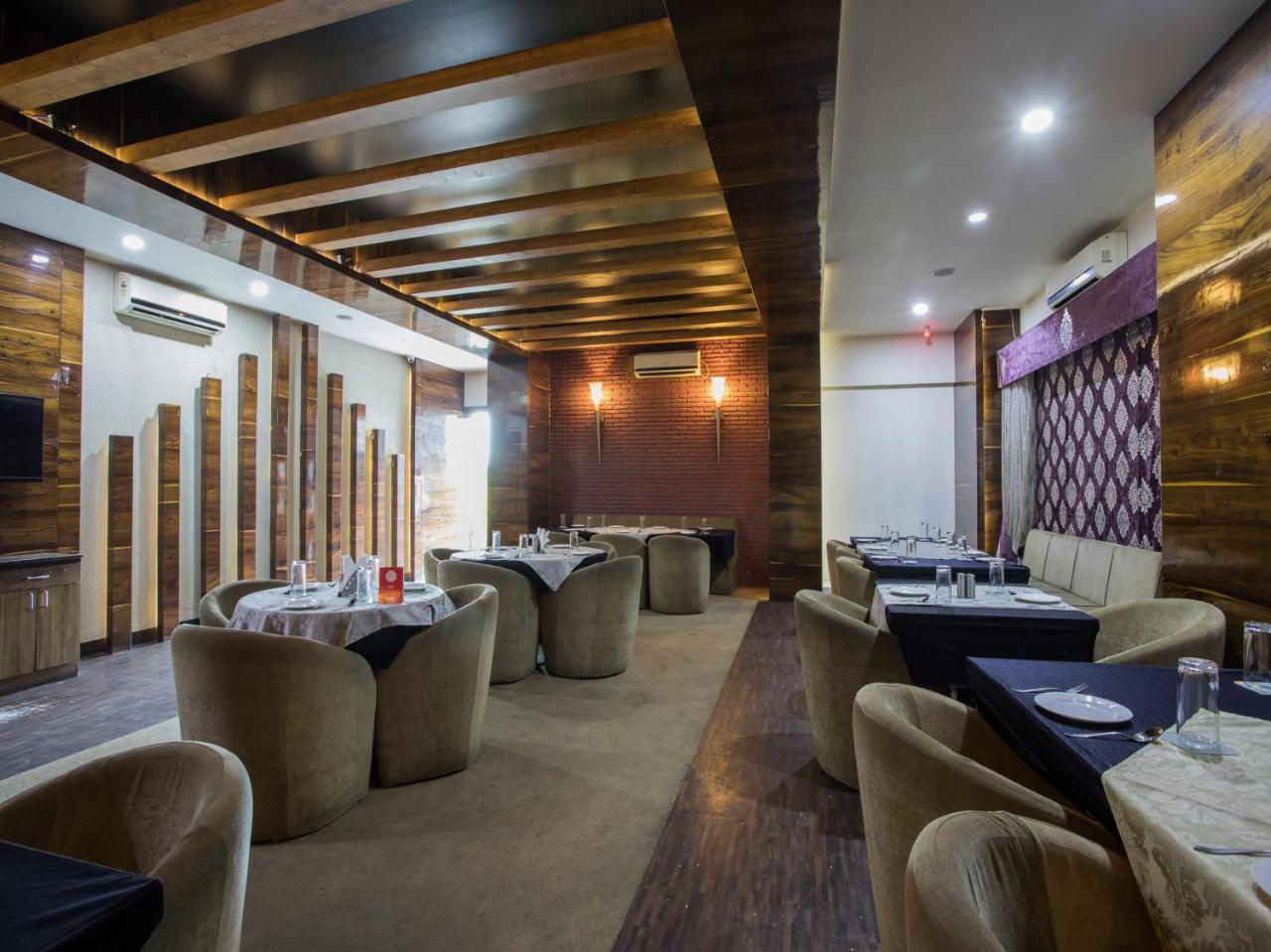 Capital O 1546 The Sensation 3* Indore