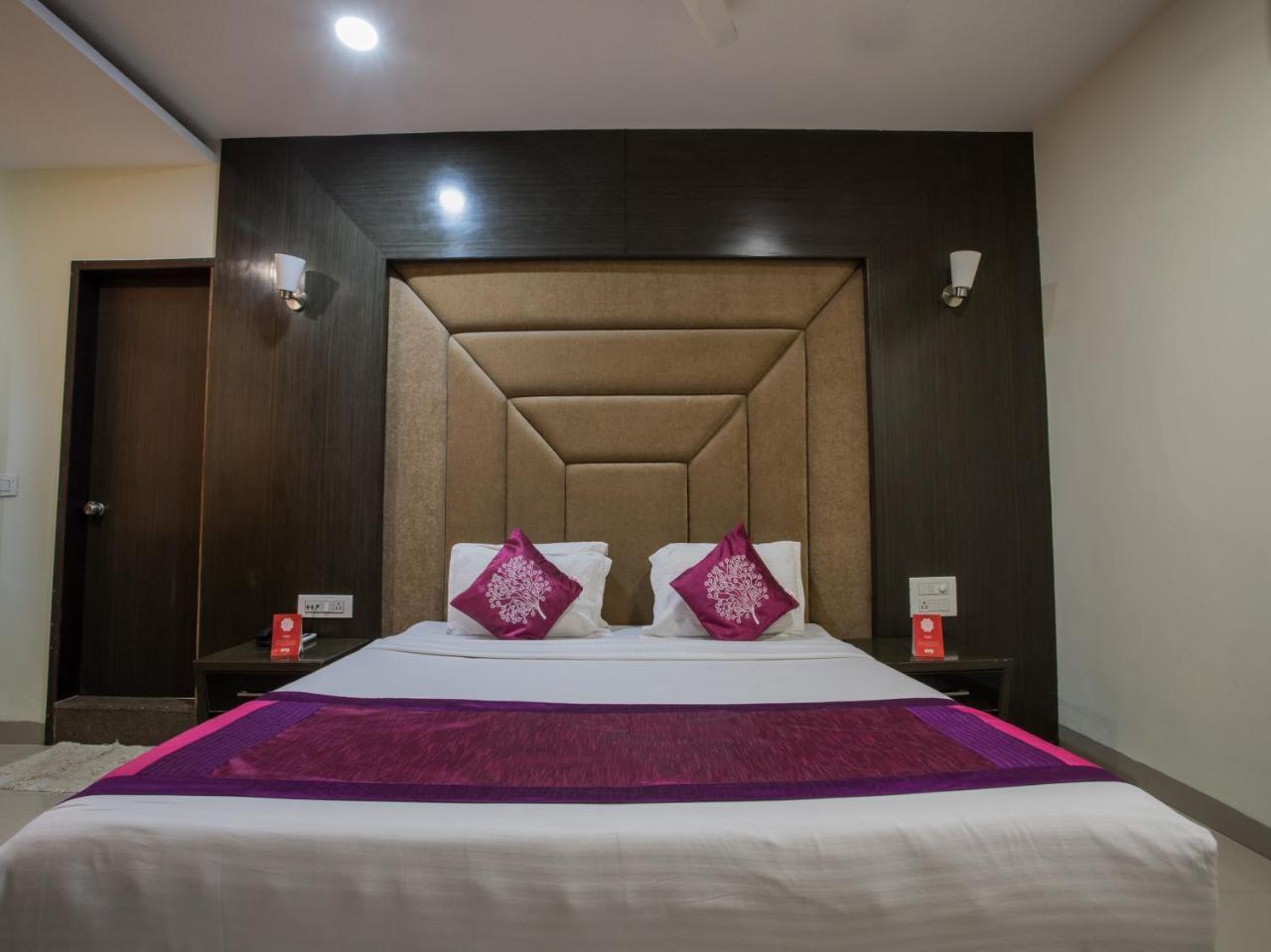 Hotel Capital O 1546 The Sensation 3*