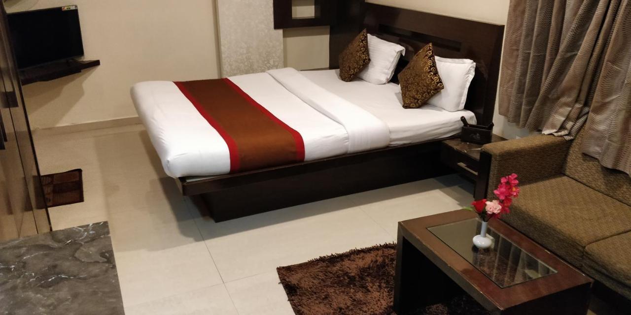 Apna Avenue Hotel *