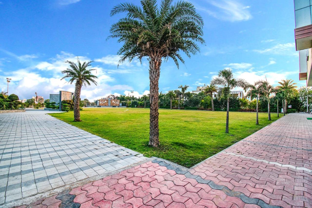Fabhotel Amrit Greens Airport 3*