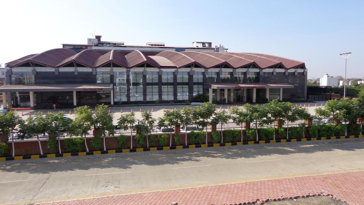 Brilliant & Convention Centre Hotel 5*