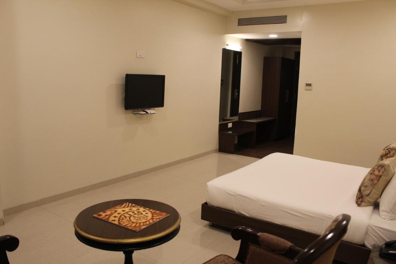 Brilliant & Convention Centre Hotel 5*