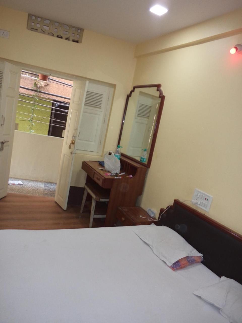 Neelkamal Hotel *
