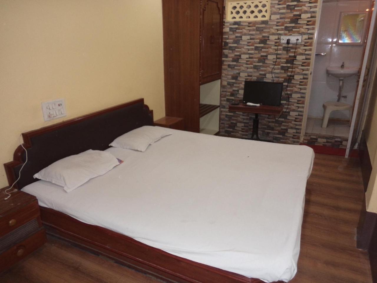 Neelkamal Hotel